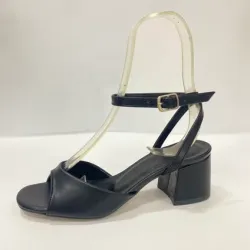 Bilekten bağlamalı açık burunlu kalın topuklu sandalet