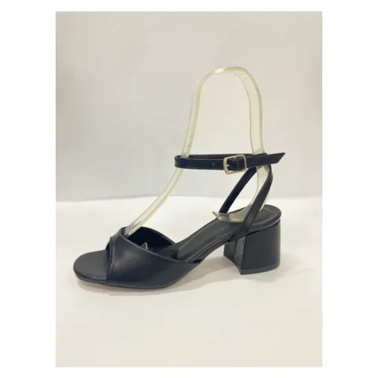 Bilekten bağlamalı açık burunlu kalın topuklu sandalet