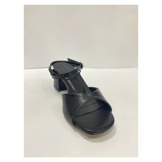 Bilekten bağlamalı açık burunlu kalın topuklu sandalet