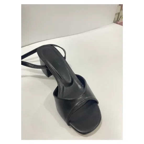 Bilekten bağlamalı açık burunlu kalın topuklu sandalet