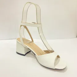 Bilekten bağlamalı açık burunlu kalın topuklu sandalet 