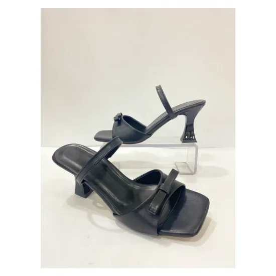 Kadın topuklu terlik