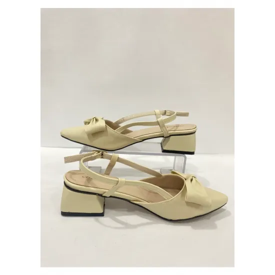 Kadın Fiyonk Detaylı Sandalet