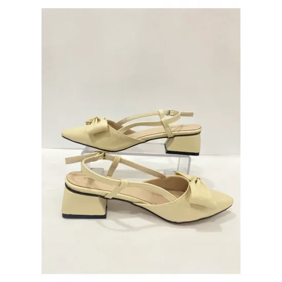 Kadın Fiyonk Detaylı Sandalet